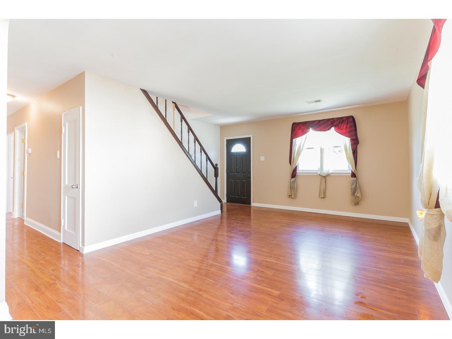 1107 Bloomdale Road Philadelphia, PA 19115 - Photo 4 of 18 Living Room