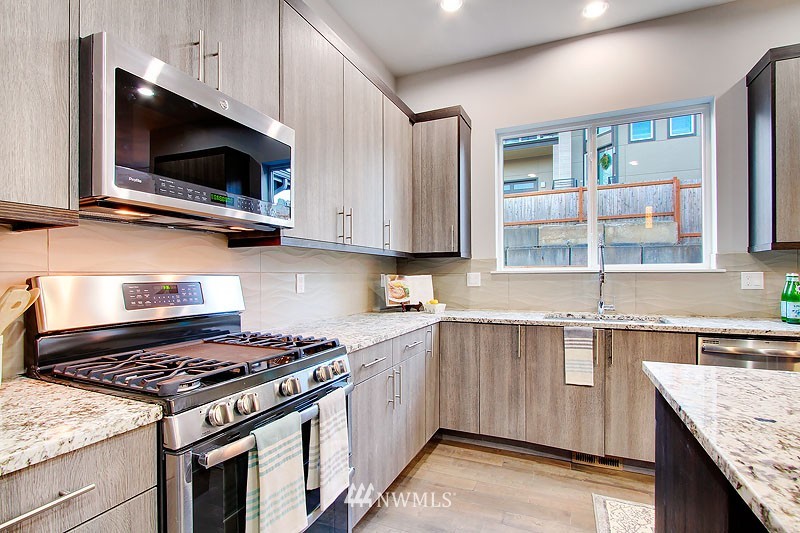 311 Stevens Avenue Southwest Renton, WA 98057 - Photo 7 of 25