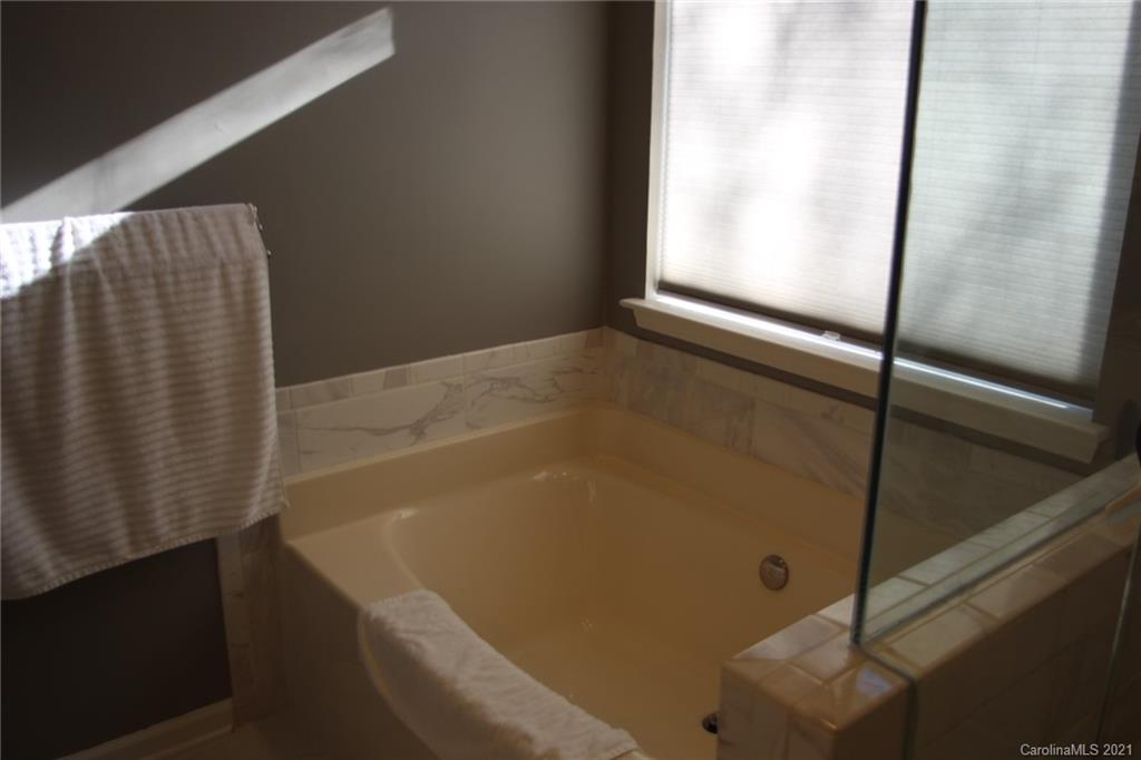12616 Cardinal Point Road Charlotte, NC 28269 - Photo 12 of 20 Gallery Image 12