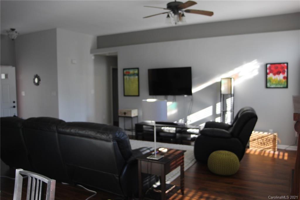 12616 Cardinal Point Road Charlotte, NC 28269 - Photo 4 of 20 Gallery Image 4