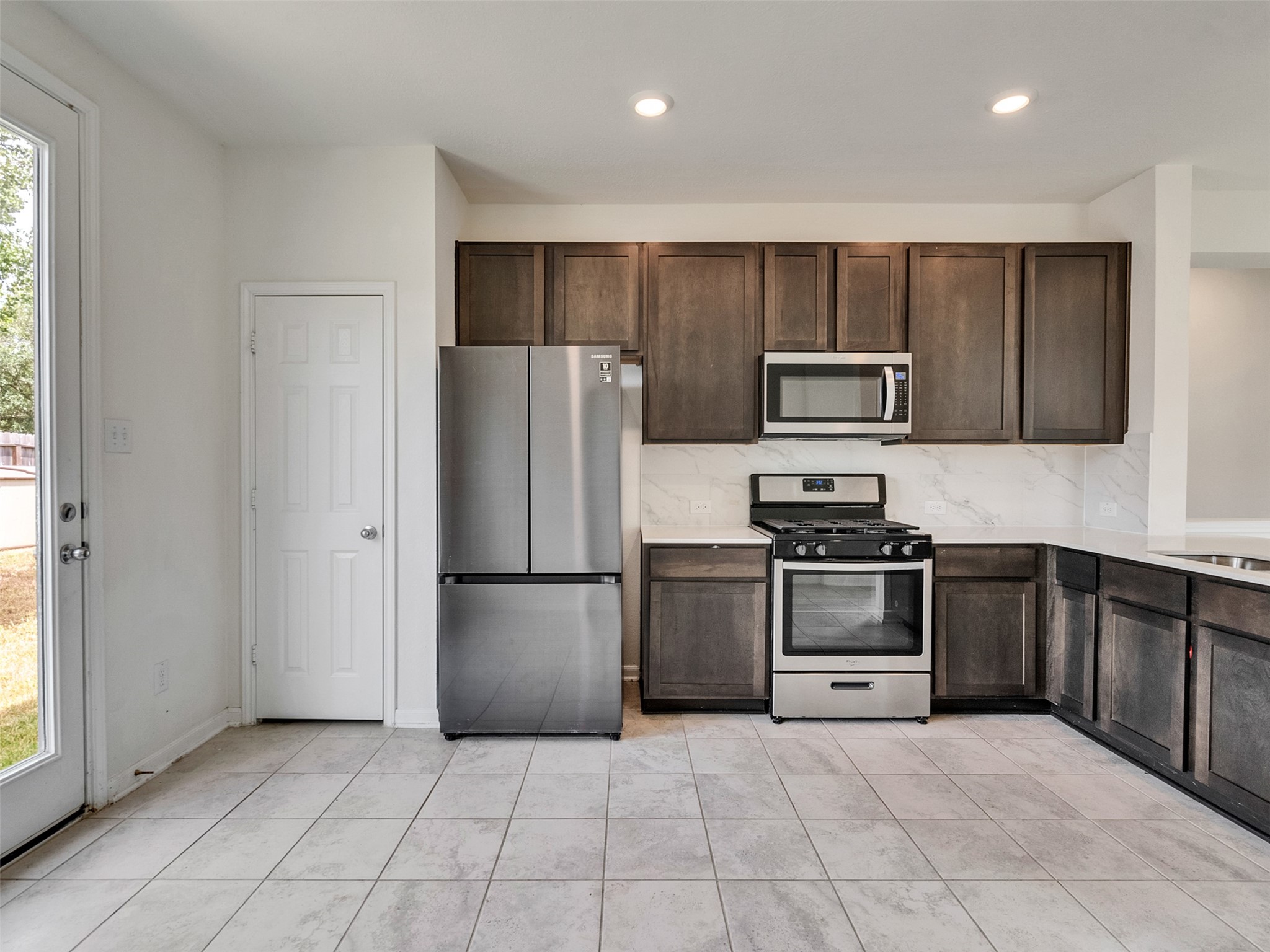 6011 Whitewing Road Rosenberg, TX 77469 - Photo 3 of 25 Gallery Image 3