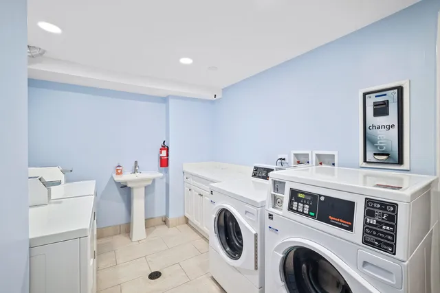 $2,000 | 8440 West 95th Street, Unit 12, Hickory Hills, IL 60457