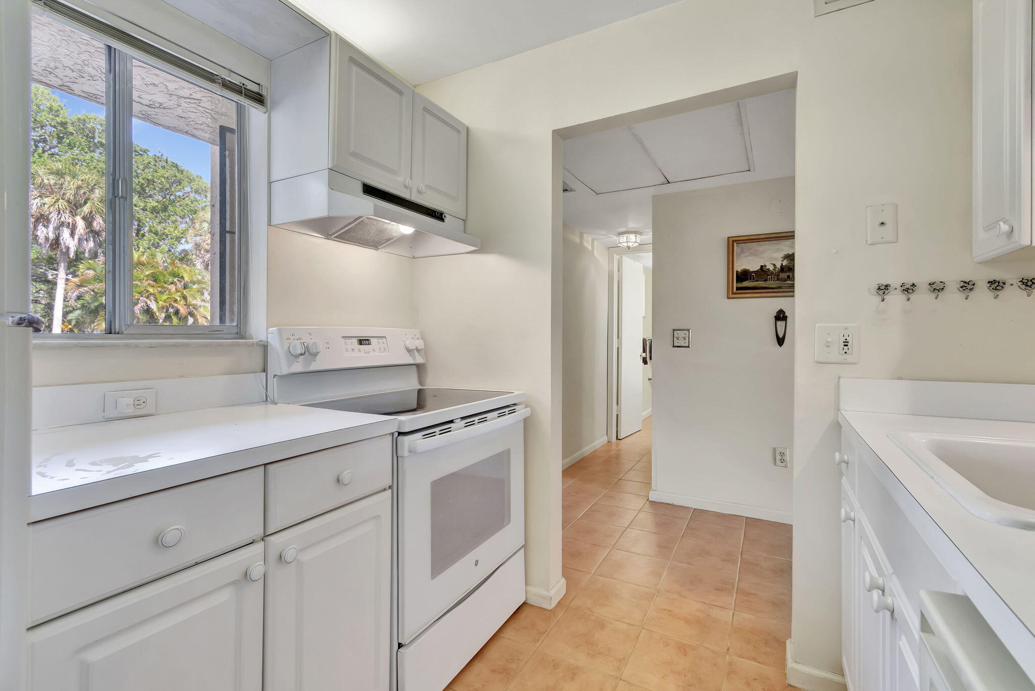 836 Southwest 9th St Circle, Unit 103 Boca Raton, FL 33486 - Photo 7 of 54 Kitchen Window