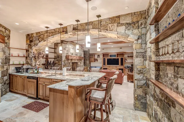 $200,000 | 900 Waters Avenue, Aspen, CO 81611