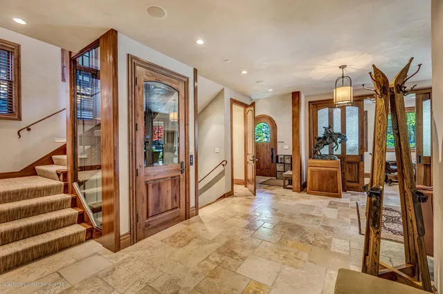 $200,000 | 900 Waters Avenue, Aspen, CO 81611