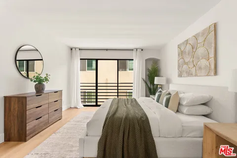 $795,000 | 1 62nd Place, Unit 203, Long Beach, CA 90803