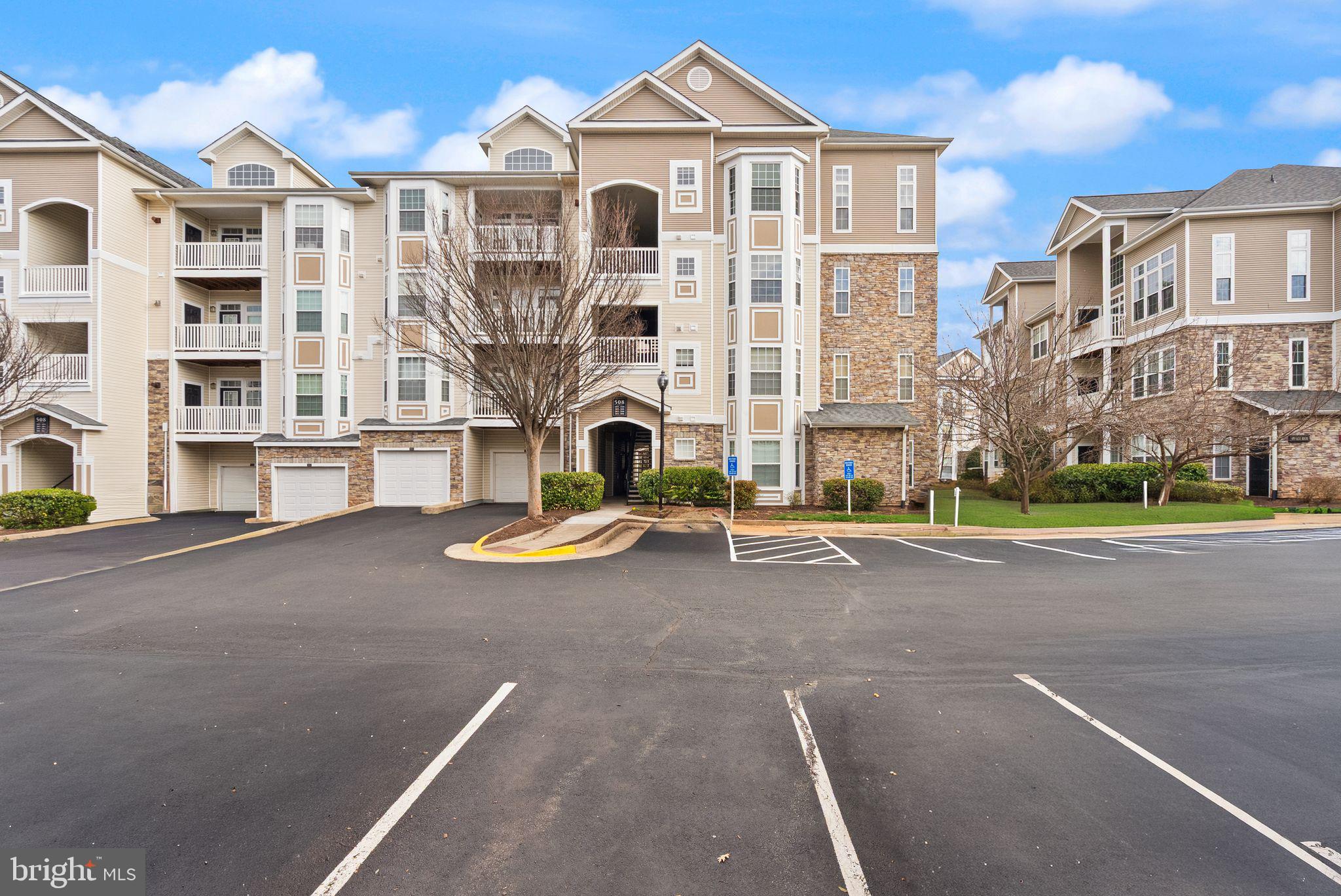 508 Sunset View Terrace Southeast, Unit 306 Leesburg, VA 20175 - Photo 2 of 37