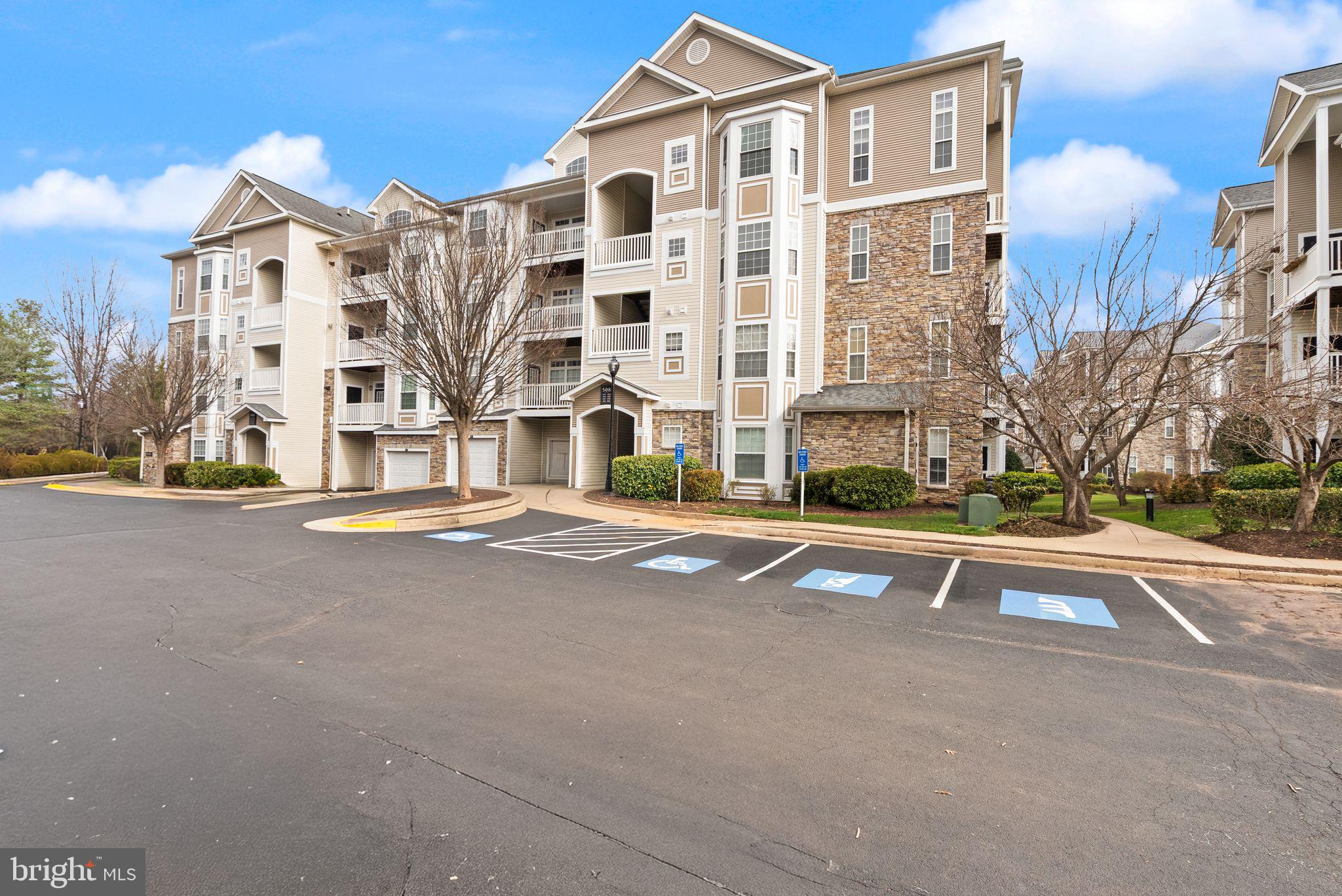 508 Sunset View Terrace Southeast, Unit 306 Leesburg, VA 20175 - Photo 4 of 37