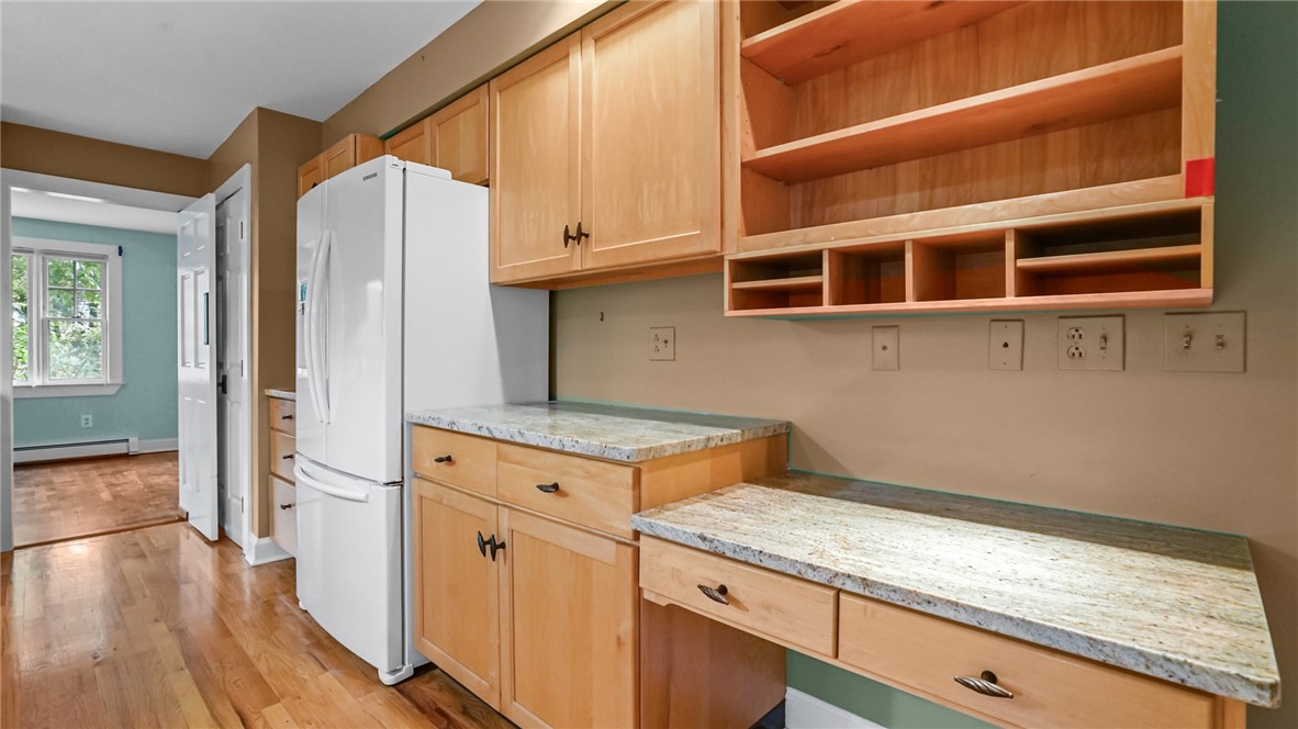 25 Strathmore Road Cranston, RI 02905 - Photo 11 of 50 Gallery Image 11