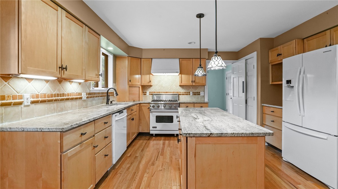 25 Strathmore Road Cranston, RI 02905 - Photo 12 of 50 Gallery Image 12