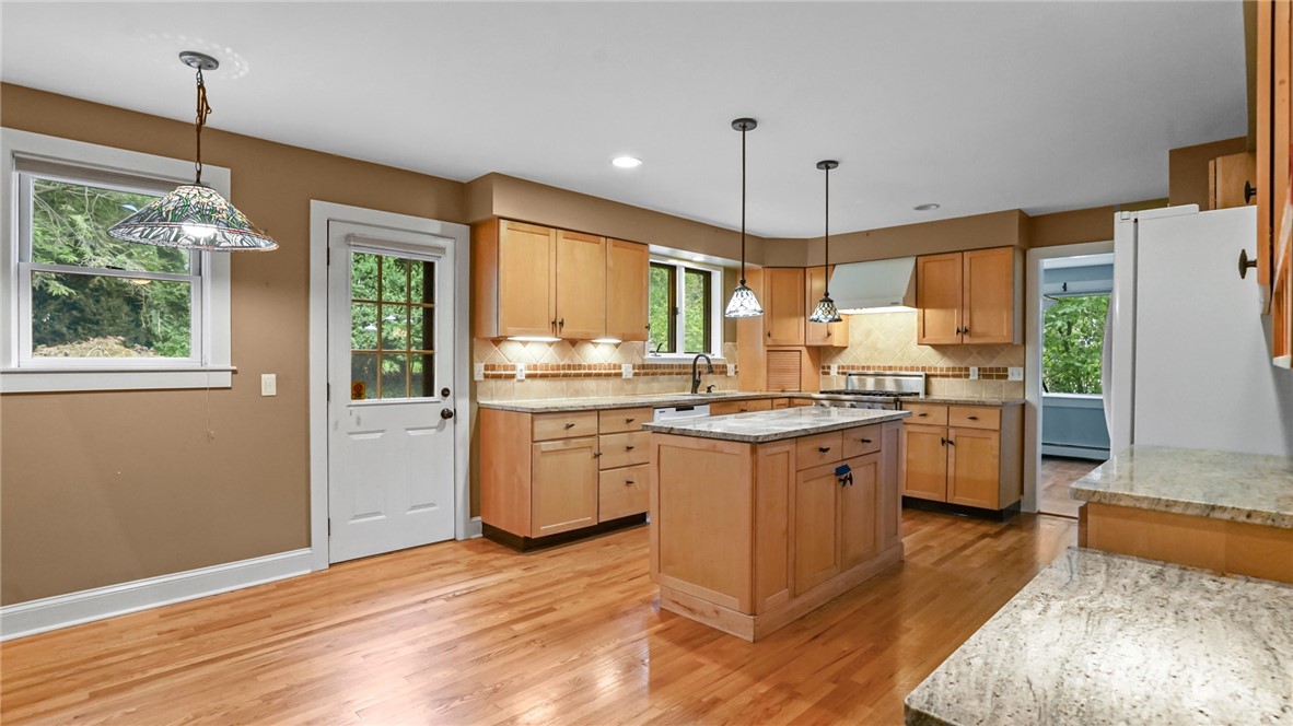 25 Strathmore Road Cranston, RI 02905 - Photo 9 of 50 Gallery Image 9