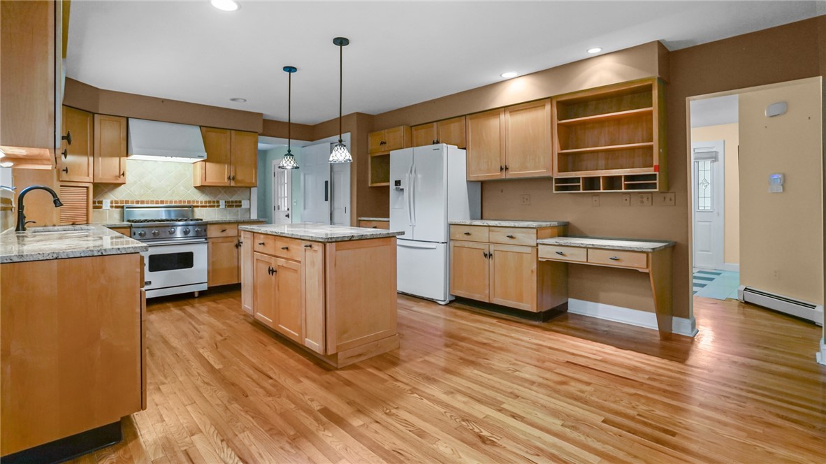 25 Strathmore Road Cranston, RI 02905 - Photo 10 of 50 Gallery Image 10