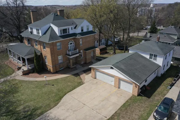 $950,000 | 215 South 5th Street, Montevideo, MN 56265