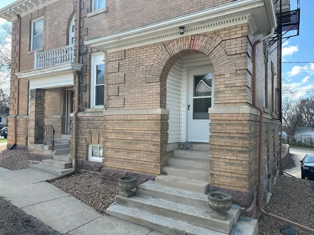 $950,000 | 215 South 5th Street, Montevideo, MN 56265