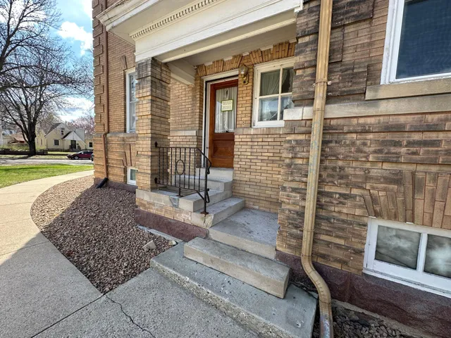 $950,000 | 215 South 5th Street, Montevideo, MN 56265