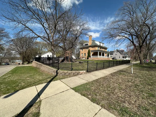 $950,000 | 215 South 5th Street, Montevideo, MN 56265