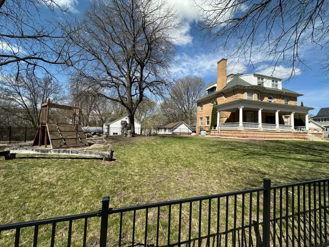 $950,000 | 215 South 5th Street, Montevideo, MN 56265