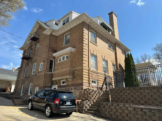 $950,000 | 215 South 5th Street, Montevideo, MN 56265