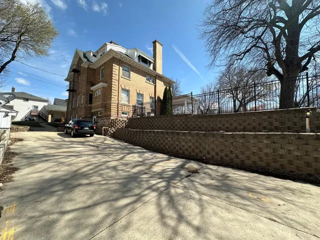 $950,000 | 215 South 5th Street, Montevideo, MN 56265