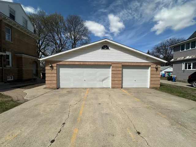 $950,000 | 215 South 5th Street, Montevideo, MN 56265