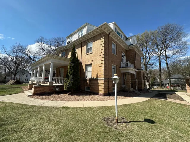 $950,000 | 215 South 5th Street, Montevideo, MN 56265