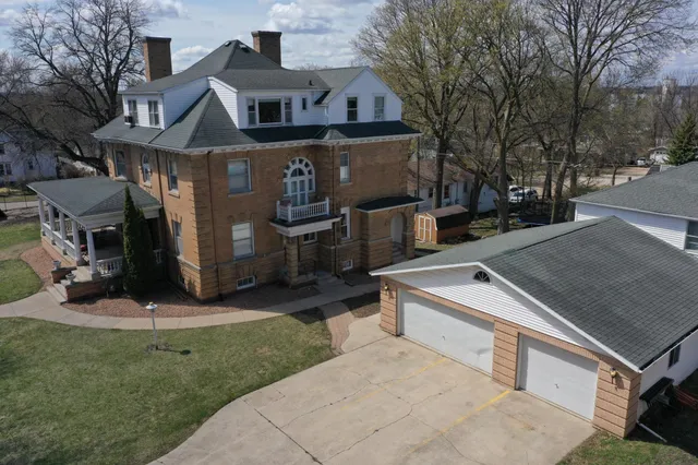 $950,000 | 215 South 5th Street, Montevideo, MN 56265