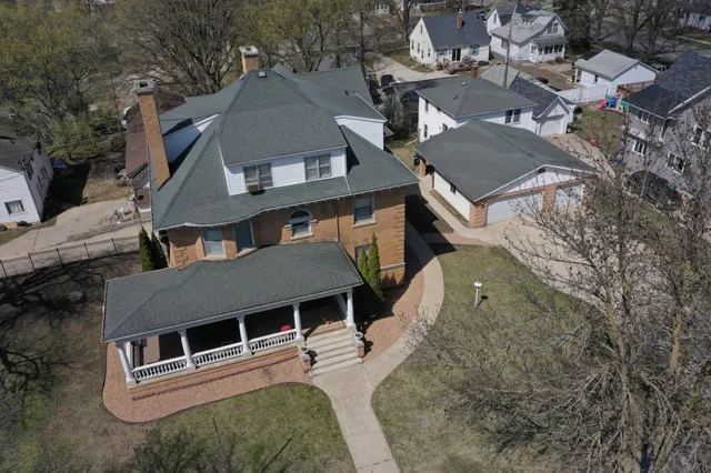 $950,000 | 215 South 5th Street, Montevideo, MN 56265