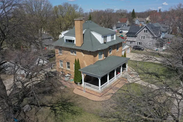 $950,000 | 215 South 5th Street, Montevideo, MN 56265