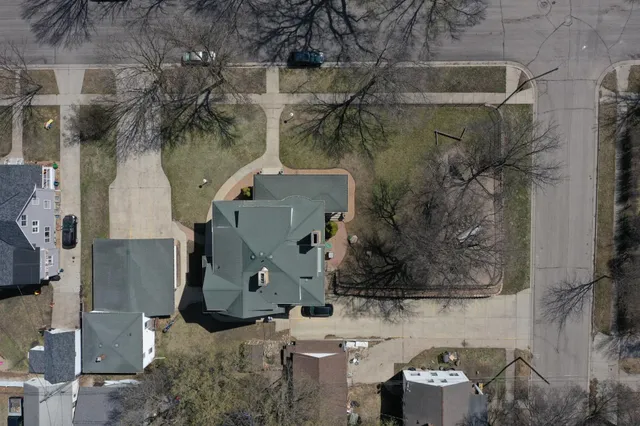 $950,000 | 215 South 5th Street, Montevideo, MN 56265