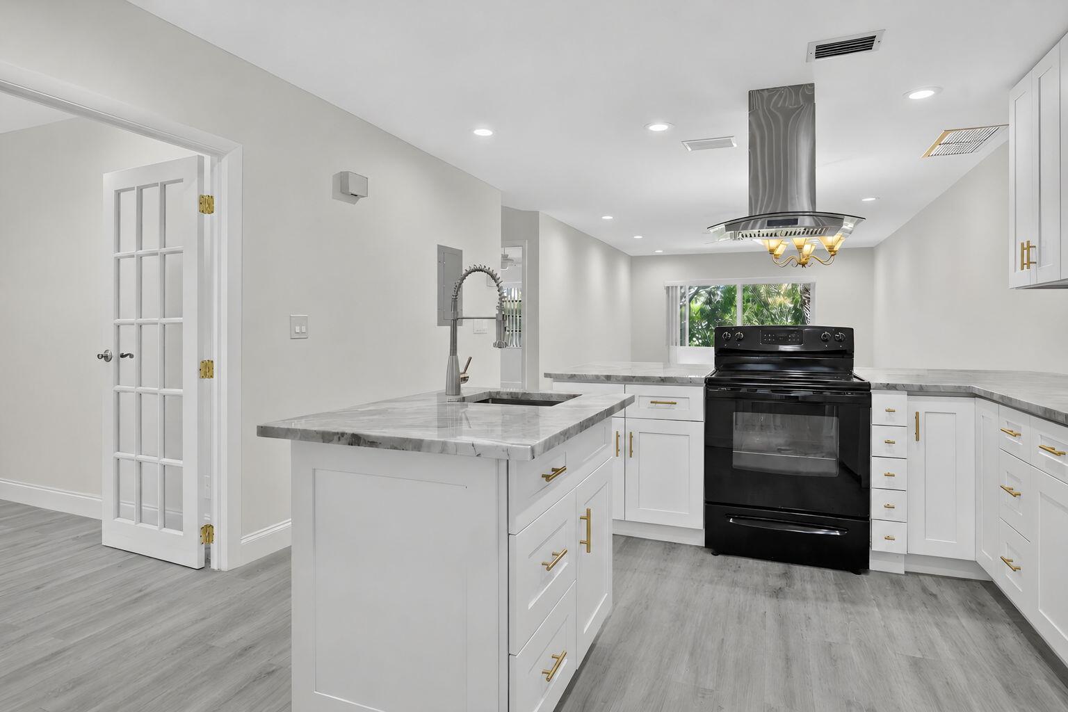 20846 Vinesta Circle Boca Raton, FL 33433 - Photo 4 of 36 Kitchen