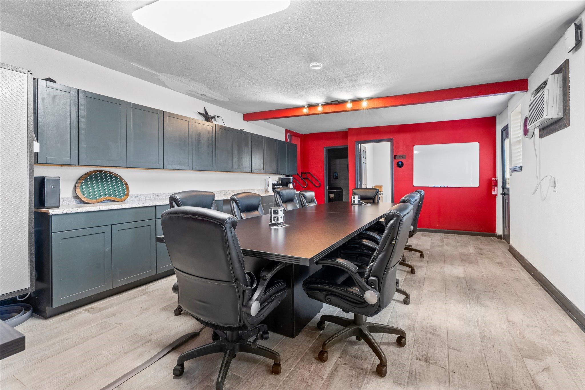 9902 Franklin Road Houston, TX 77070 - Photo 20 of 43 a view of a dining room with furniture