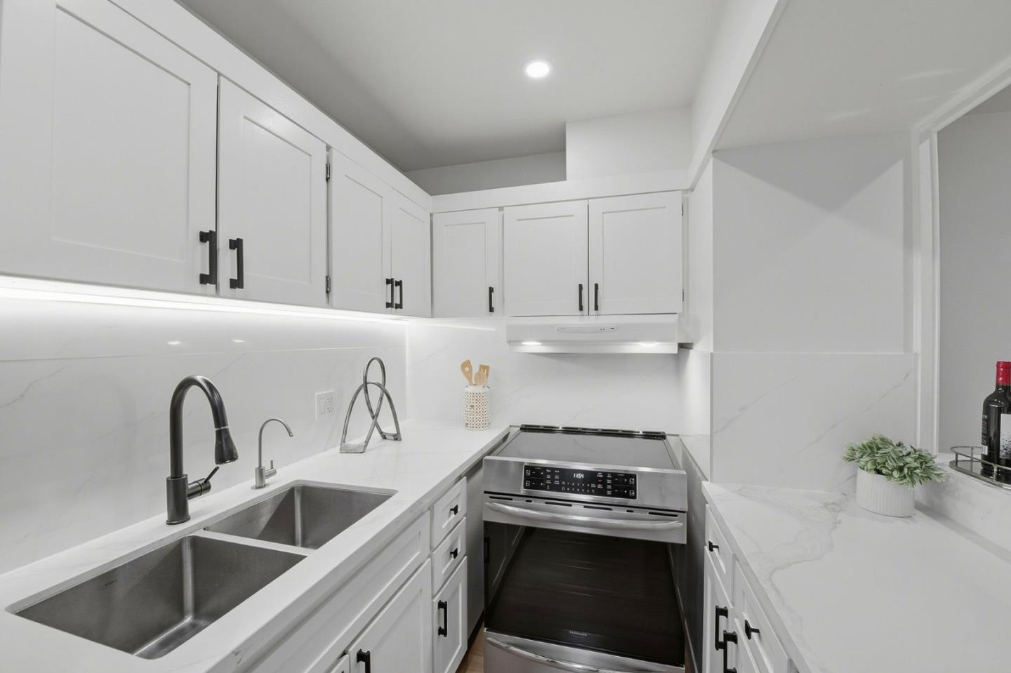 500 West Middlefield Road, Unit 121 Mountain View, CA 94043 - Photo 6 of 17