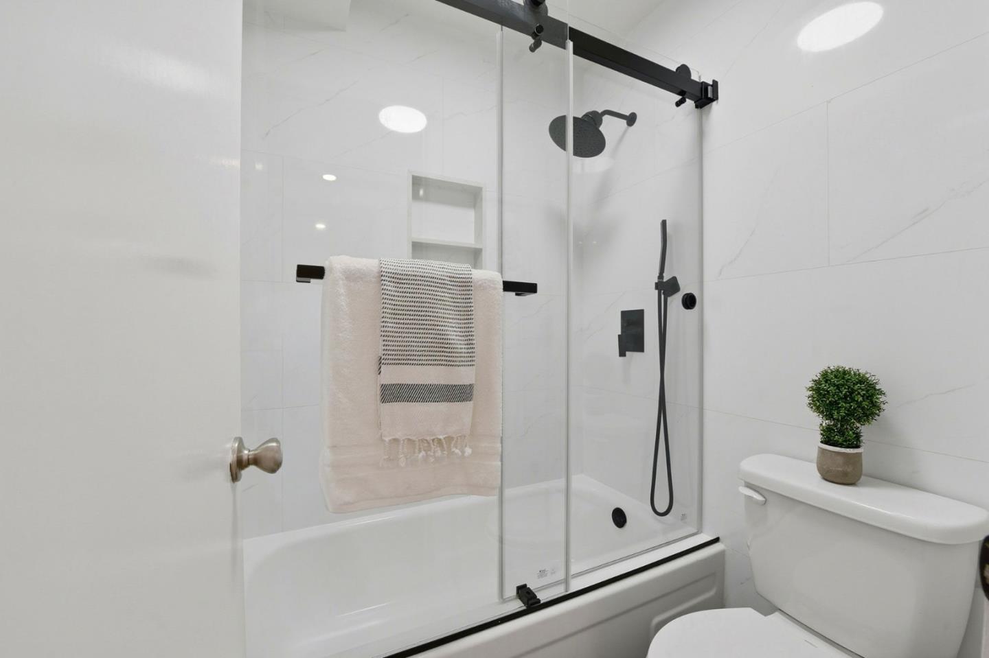 500 West Middlefield Road, Unit 121 Mountain View, CA 94043 - Photo 10 of 17