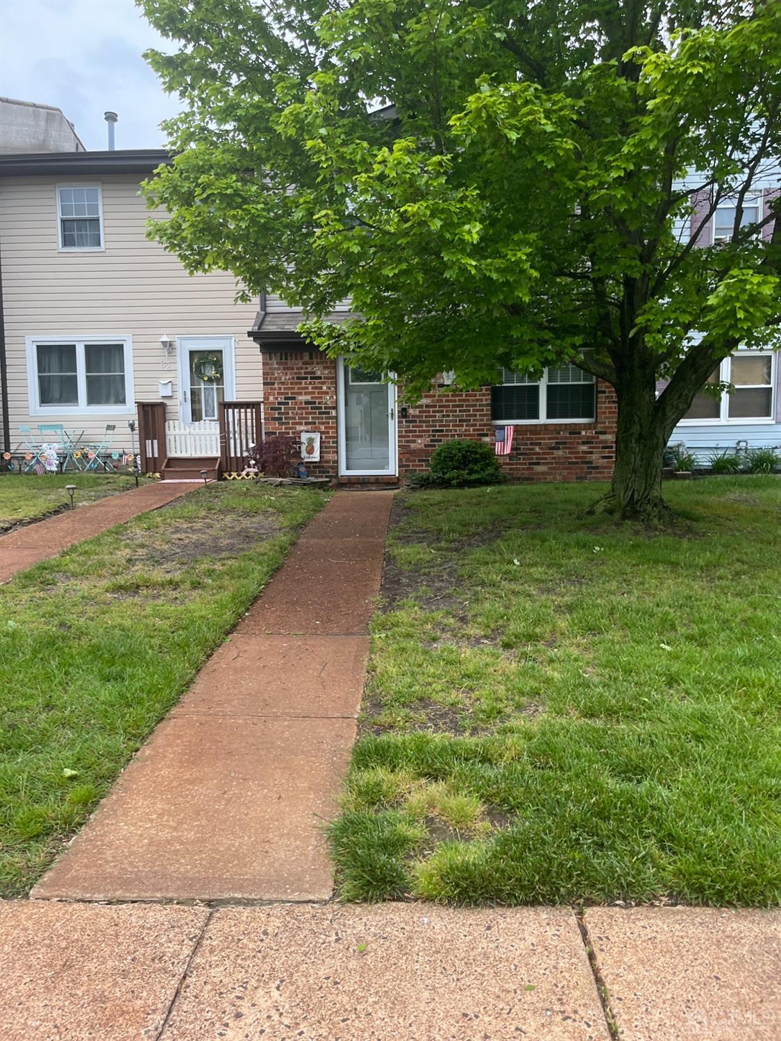 80 Greenwood Loop Road, Unit 80 Brick, NJ 08724 - Photo 2 of 38 a front view of a house with a garden