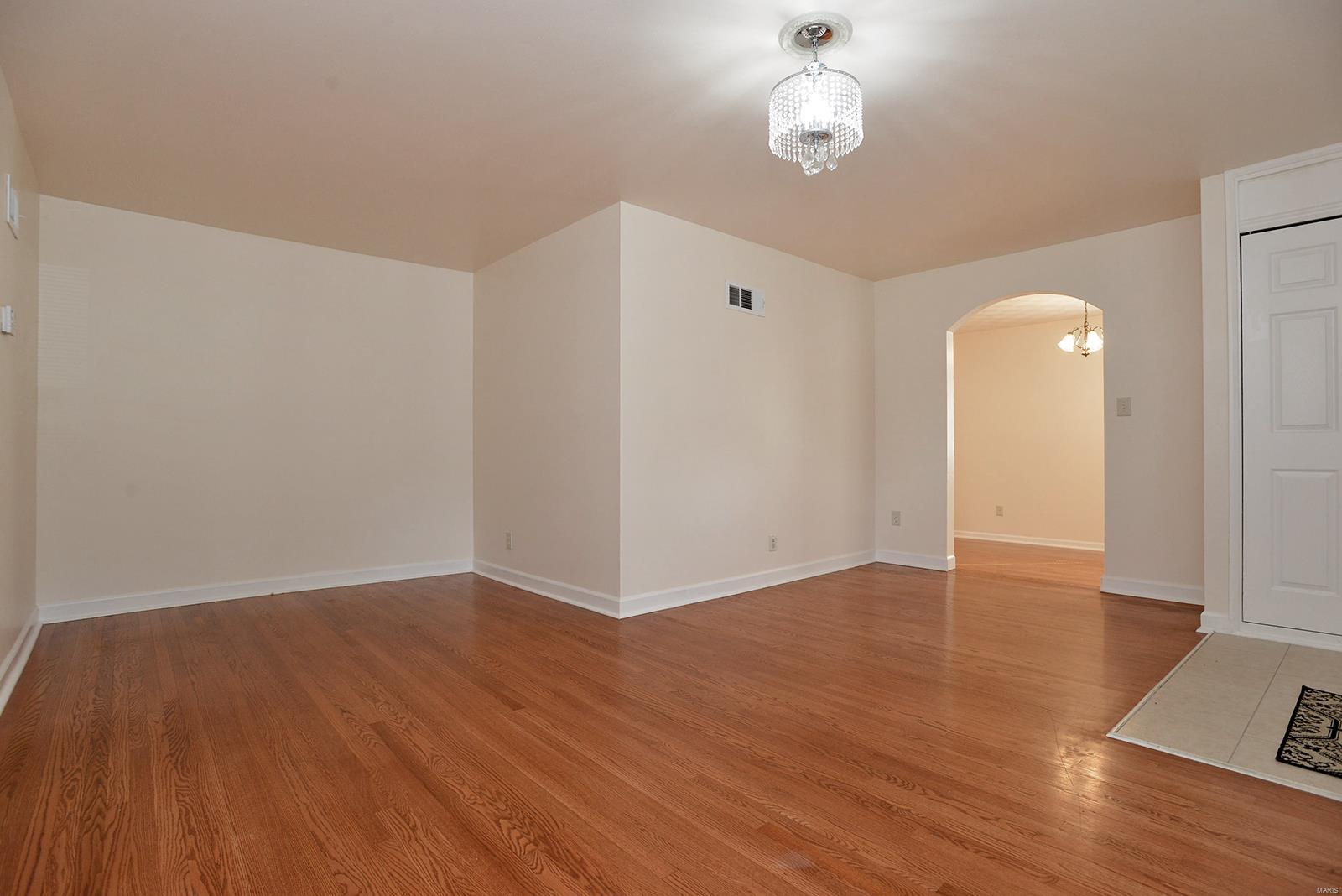 9348 Forman Road St. Louis, MO 63123 - Photo 4 of 55 Gallery Image 4