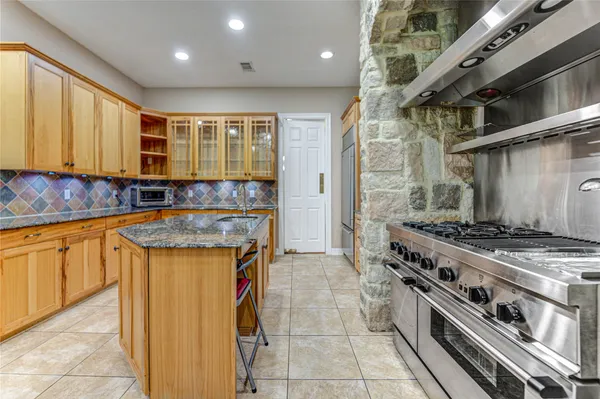 $899,000 | 28822 Lakeside Green, Magnolia, TX 77355