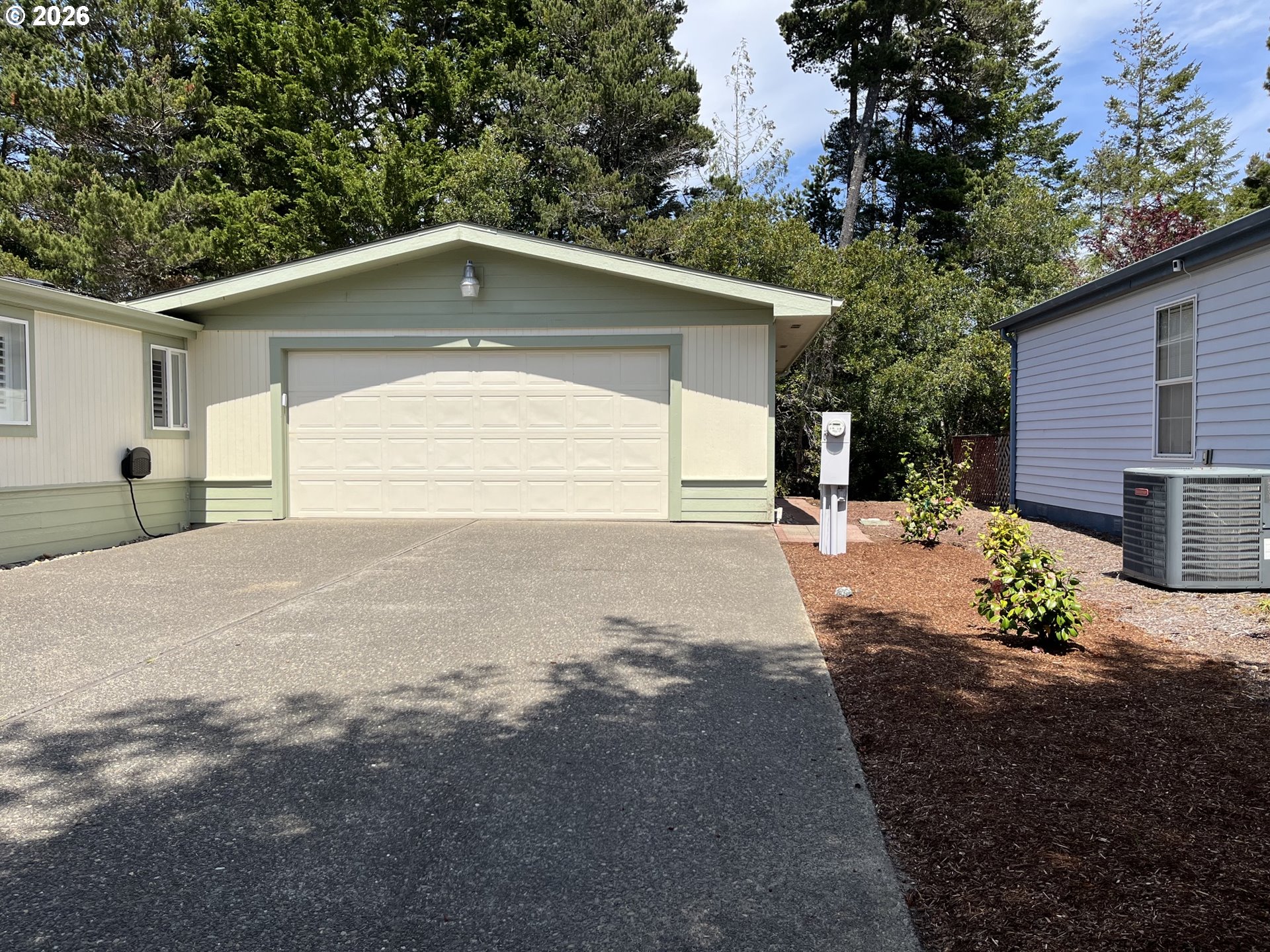143 42nd Way Florence, OR 97439 - Photo 2 of 38