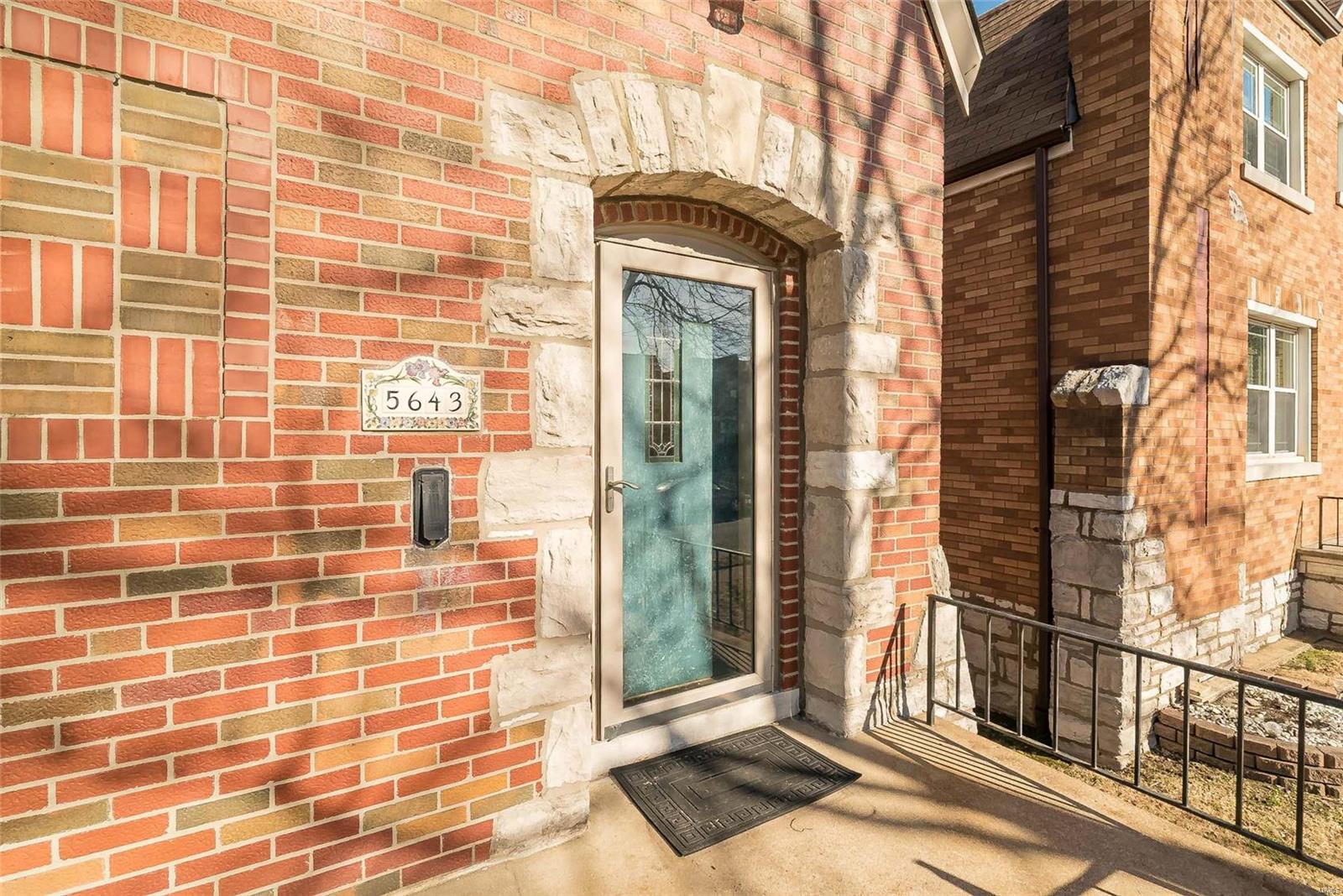 5643 Rosa Avenue St. Louis, MO 63109 - Photo 3 of 61 Gallery Image 3