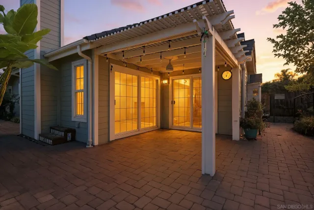 a view of a house with backyard and porch