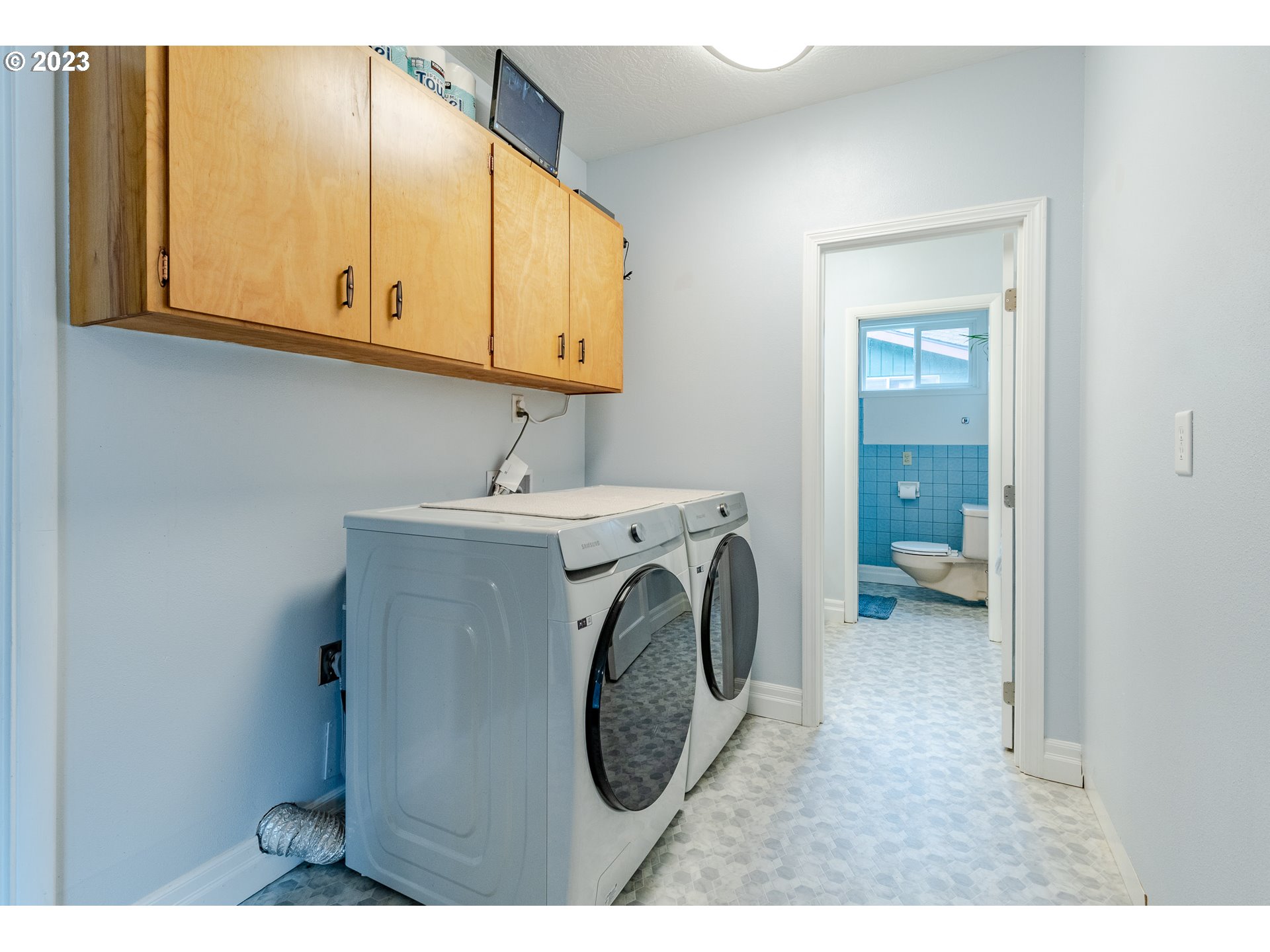4067 North Street Springfield, OR 97478 - Photo 14 of 30 a utility room with dryer and washer