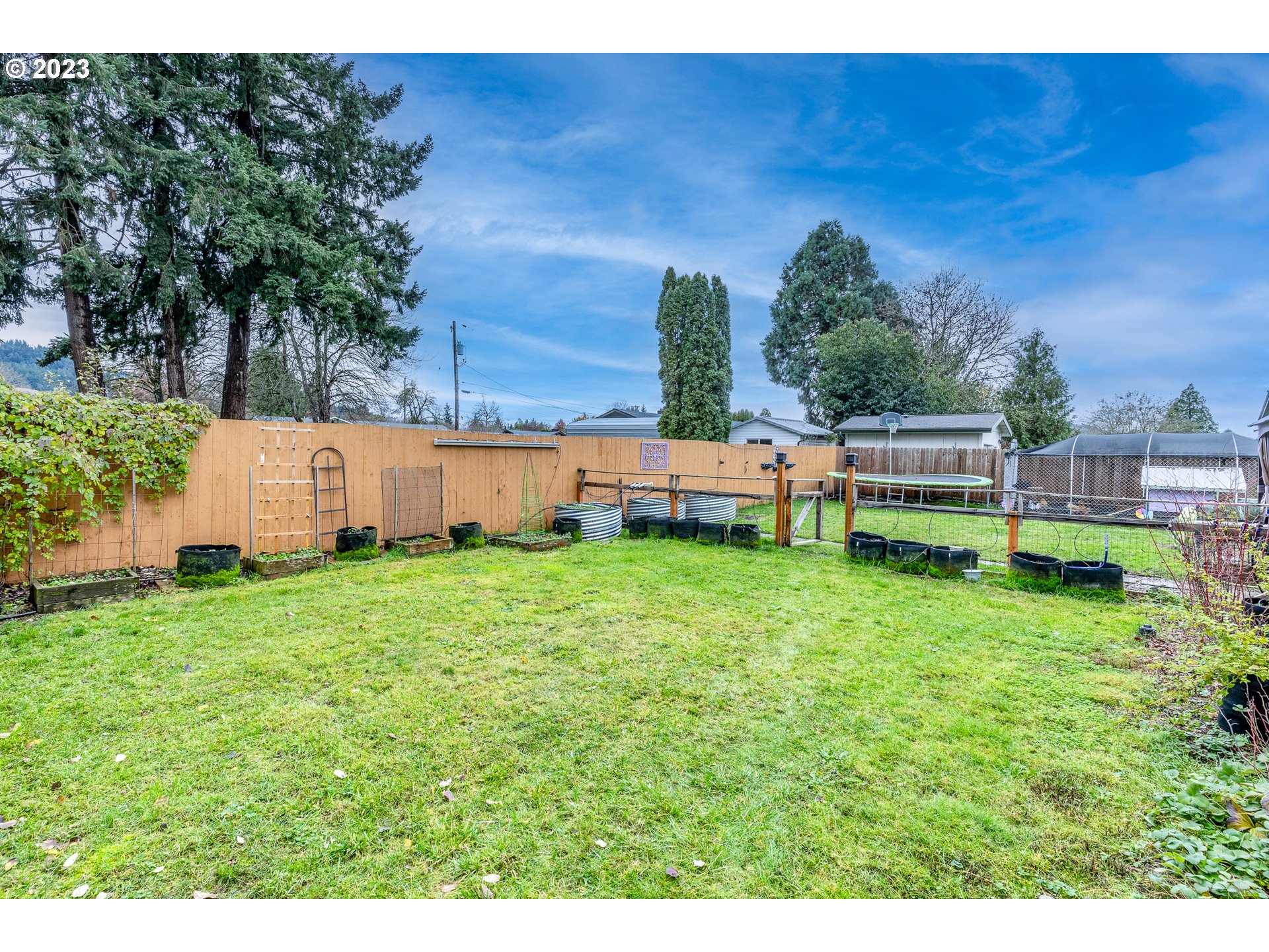 4067 North Street Springfield, OR 97478 - Photo 30 of 30 a view of a backyard with sitting area