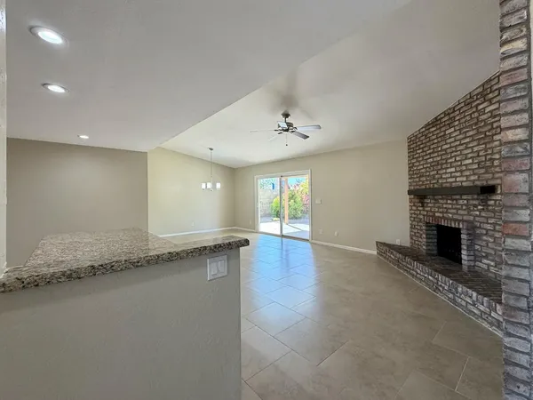 $2,195 | 113 West Wagoner Road, Phoenix, AZ 85023