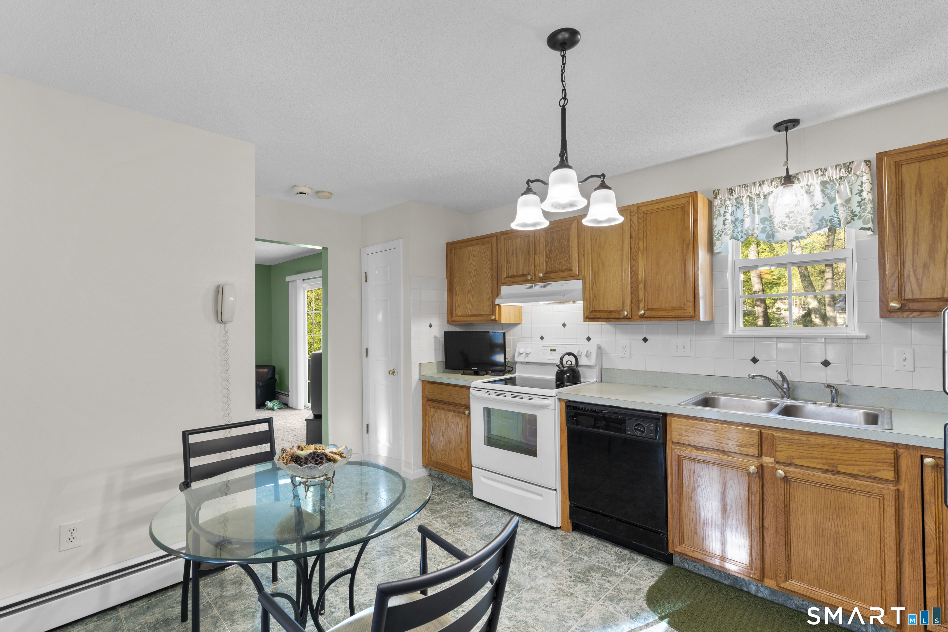 71 Northview Drive Manchester, CT 06040 - Photo 8 of 29