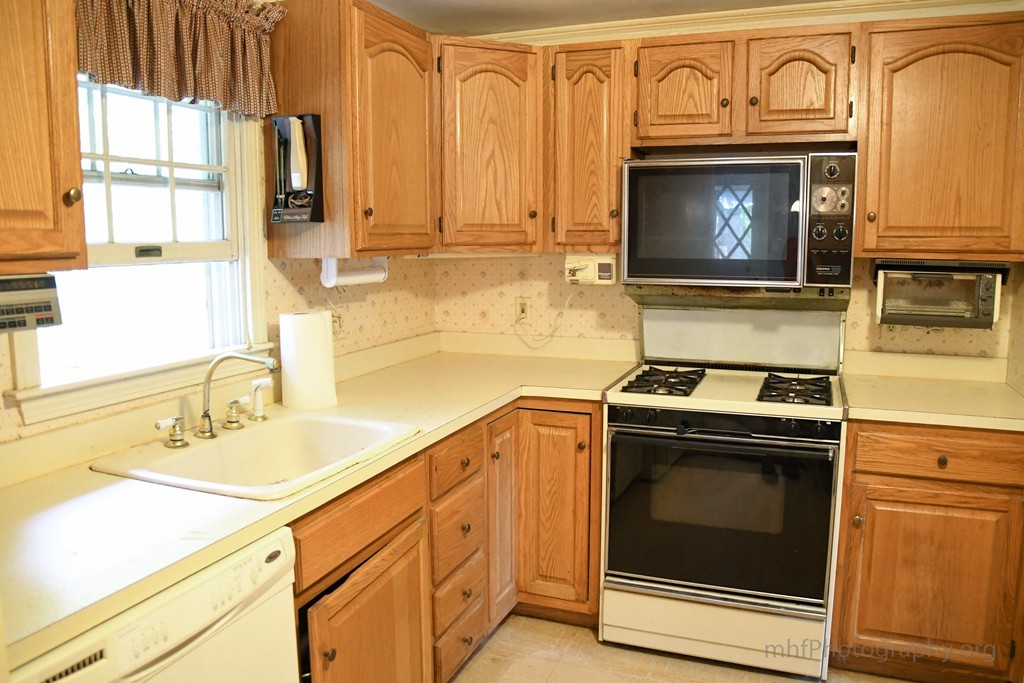 64 Tanbark Road Sudbury, MA 01776 - Photo 12 of 20