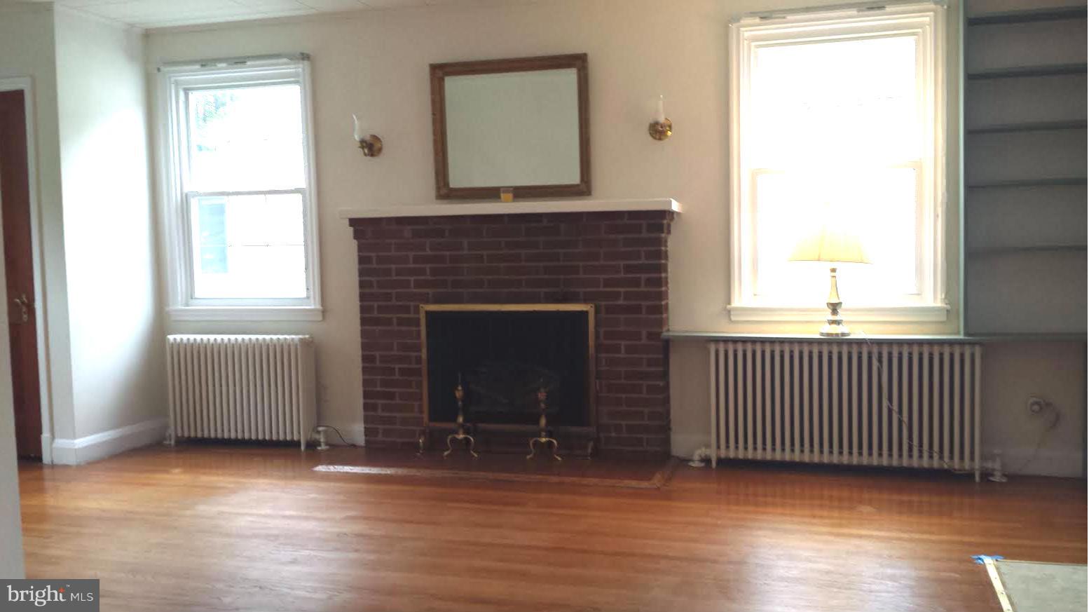 3041 Parktowne Road Baltimore, MD 21234 - Photo 3 of 19 Living Room