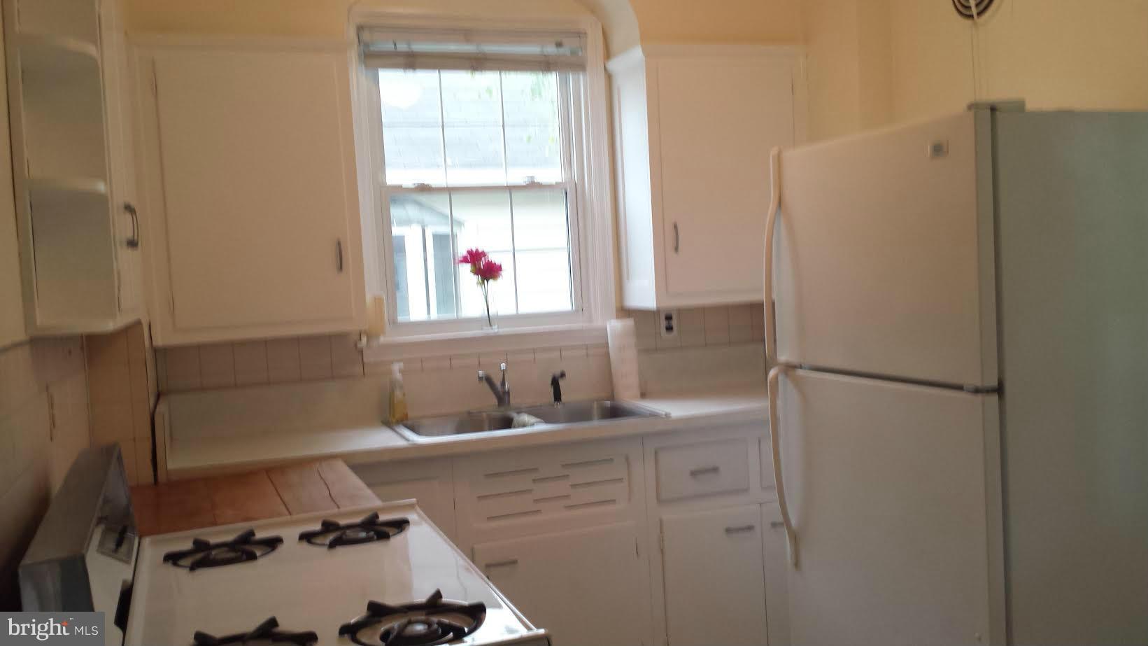 3041 Parktowne Road Baltimore, MD 21234 - Photo 7 of 19 Kitchen