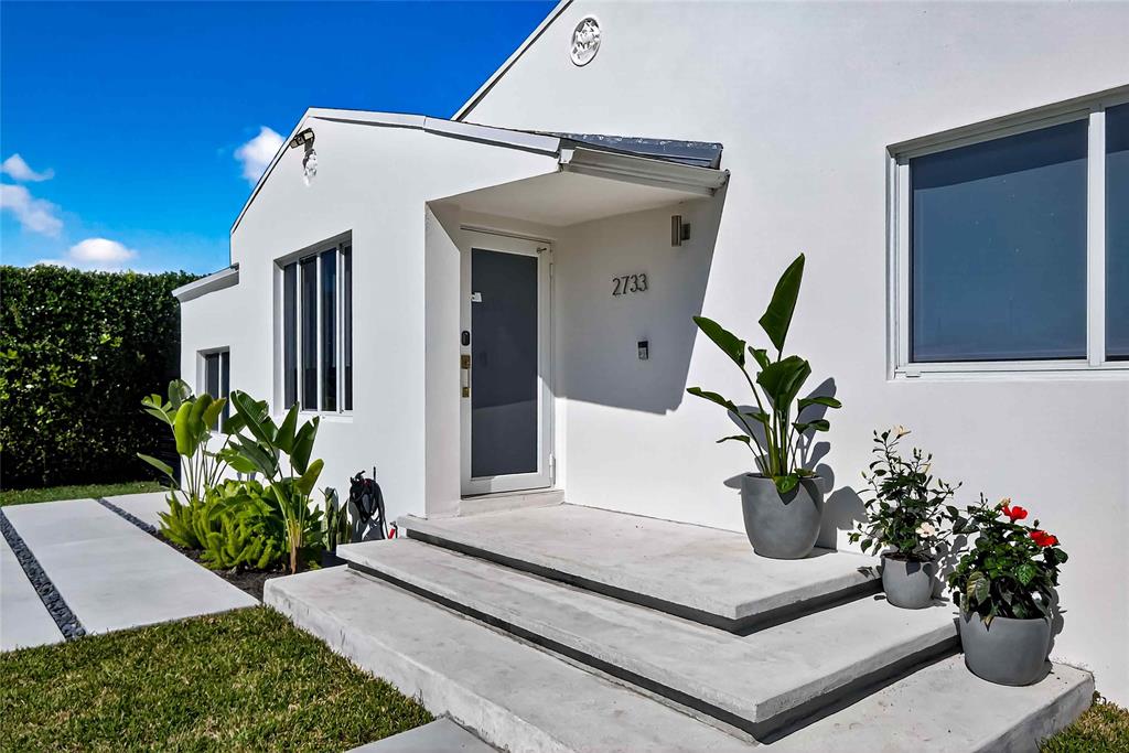 2733 Southwest 15th Street Miami, FL 33145 - Photo 2 of 32