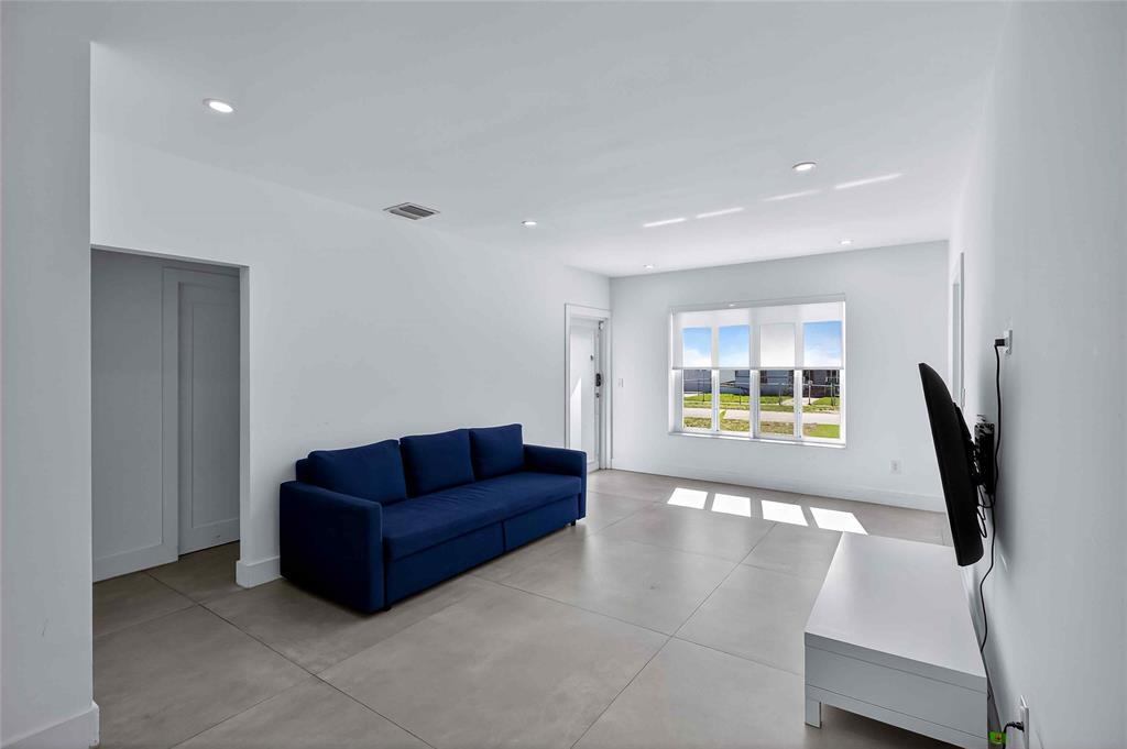 2733 Southwest 15th Street Miami, FL 33145 - Photo 22 of 32