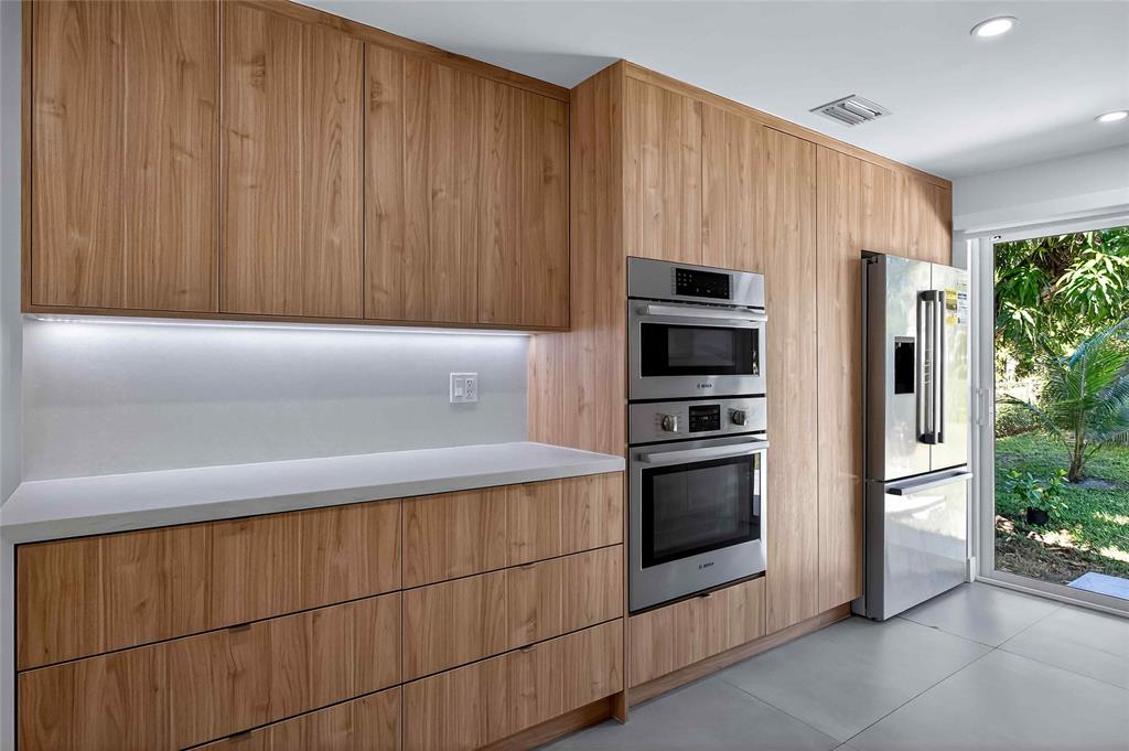 2733 Southwest 15th Street Miami, FL 33145 - Photo 8 of 32