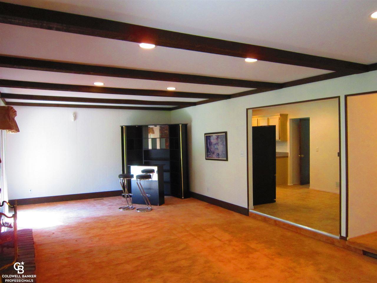 11374 Common Road Warren, MI 48093 - Photo 19 of 52 31239118-19.JPG